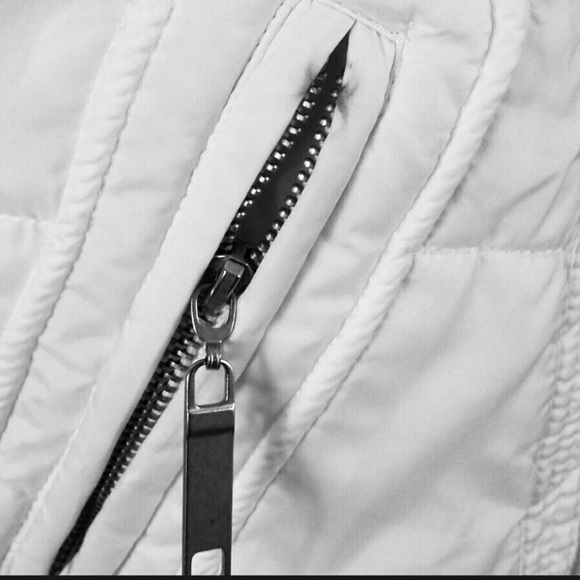 NWOT Maurice’s Super Cute & Warm White Fitted Waist Puffer Vest SZ M - Picture 4 of 4